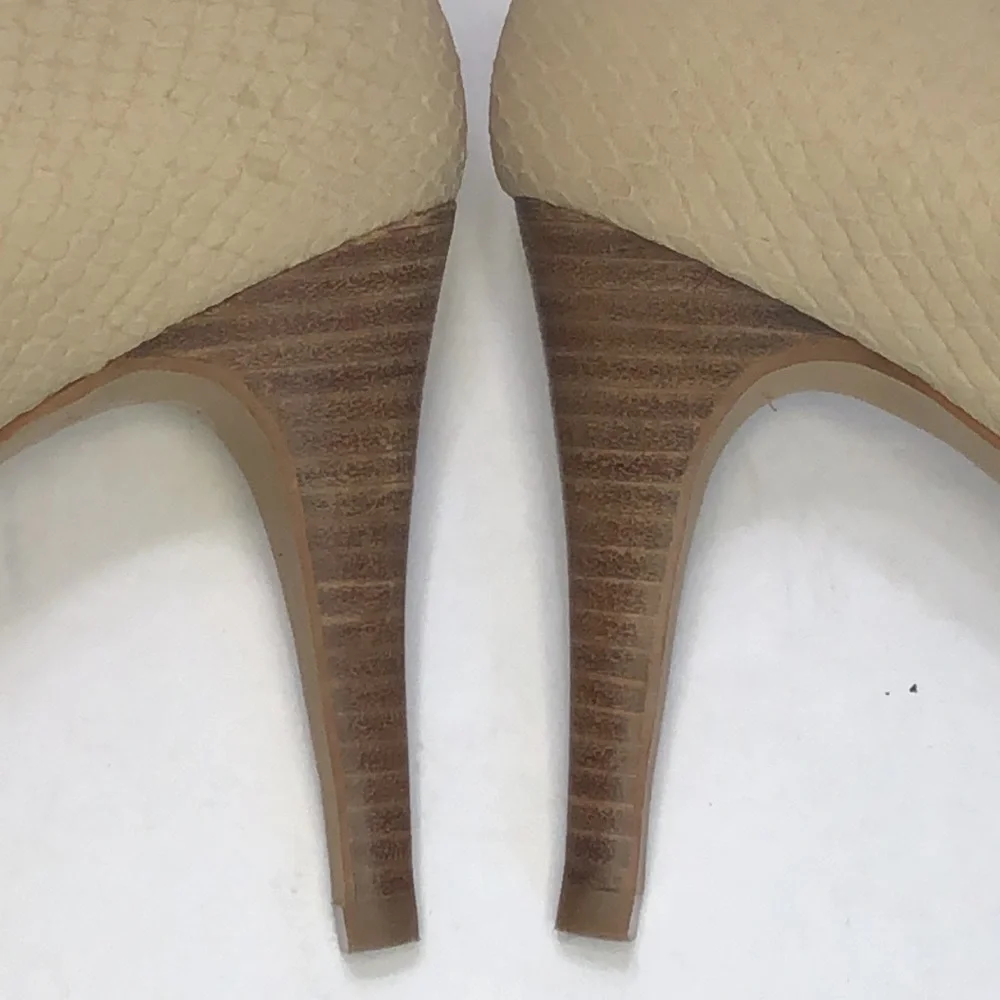 Vince Camuto Cream Zella Textured Almond Toe Platforrm Leather Heels size 9.5M